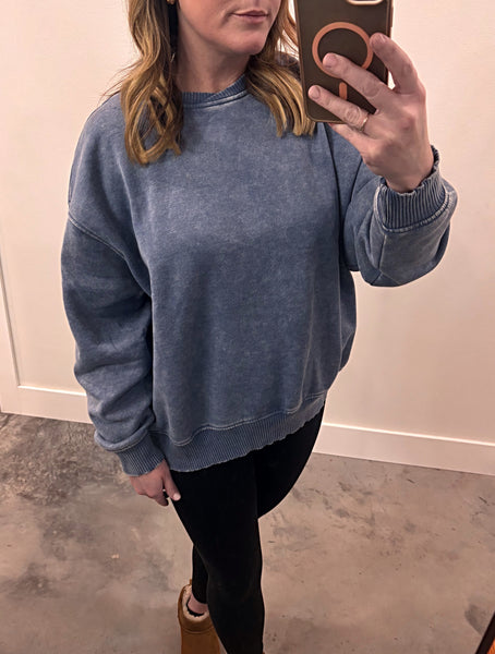 MINERAL WASHED CREWNECK