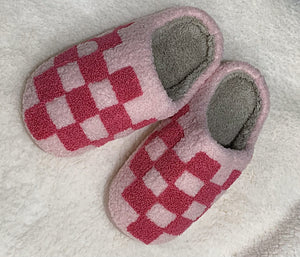 PINK CHECKERED COZY SLIPPERS