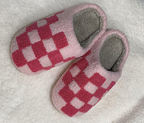 PINK CHECKERED COZY SLIPPERS